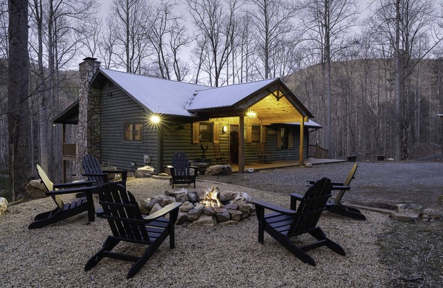 Hiker's Paradise! Secluded, 5 acre property. Hot tub, fire pit, game room!