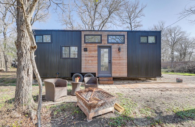 Hiking & Creek: Manor Tiny Home in Forest Retreat
