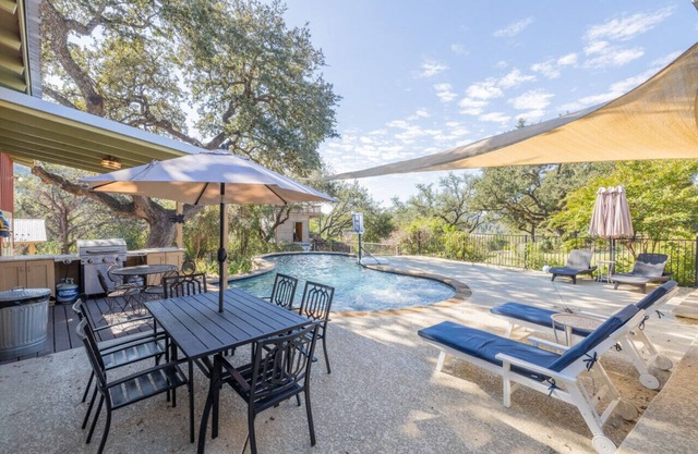 Hill Country Haven: Spacious 4-Bedroom Home with Private Pool