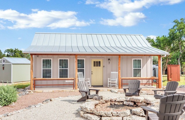 Hill Country Music Cottage w/Firepit & Pickleball