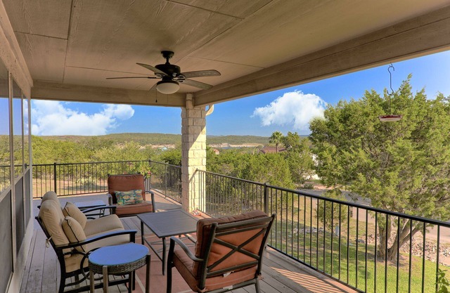 Hill Country Views! Winter Texans Welcome!