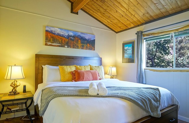 Hills Mountain Hideaway | Stunning Views | Firepit