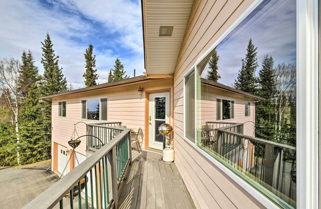Hillside Anchorage Home by Hiking & Biking Trails!
