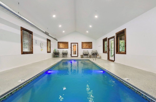 Hillside Hideaway · Pool, HotTub, FirePit, EVCharger, & Great Location