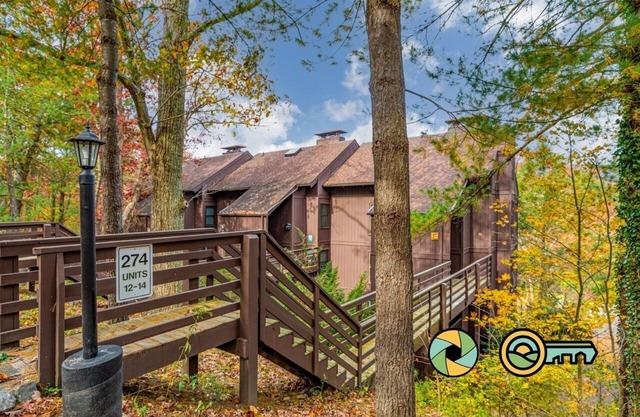Hilltop Haven - classy comfy mountain condo!