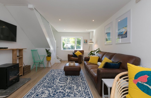 HILLYWYCH STUDIO, pet friendly, country holiday cottage in Portreath