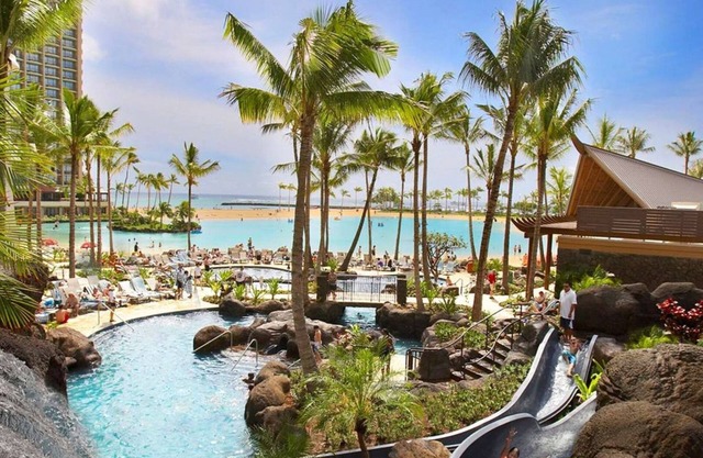 Hilton Hawaiian Village- Spacious Two Bedroom Suite!