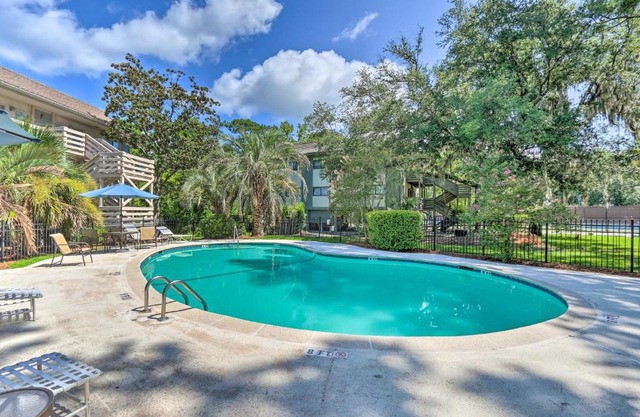 Hilton Head Island Condo with Community Pool!