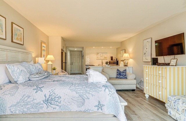 Hilton Head Island Studio w/Patio: Walk to Beach!