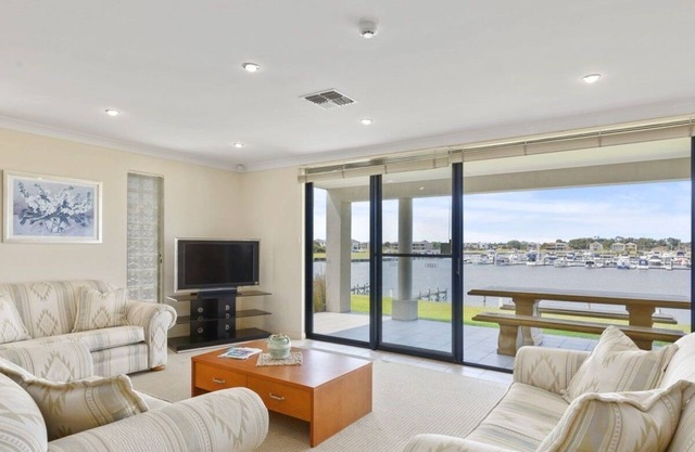 Hindmarsh Island, Coorong Quays waterfront townhouse with views