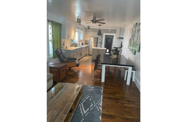Hip & fun, cozy 2x1 mini-compound. Close 2 all!