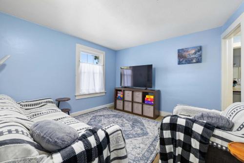Historic 1 Bdr across from Lakeside Park