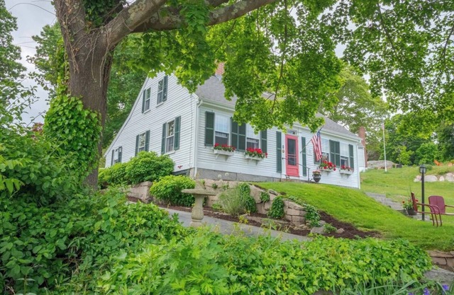 Historic 1810 Captain Burrows Home~ A Nautical New England Inspiration!