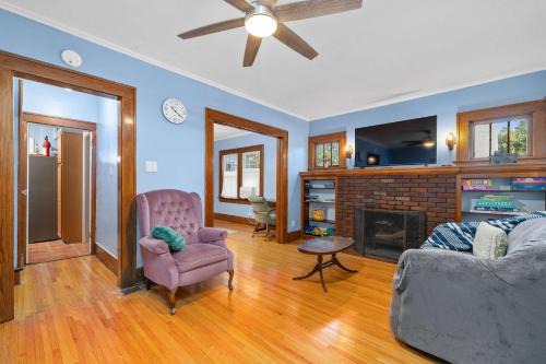 Historic 2 Bdr across from Lakeside Park