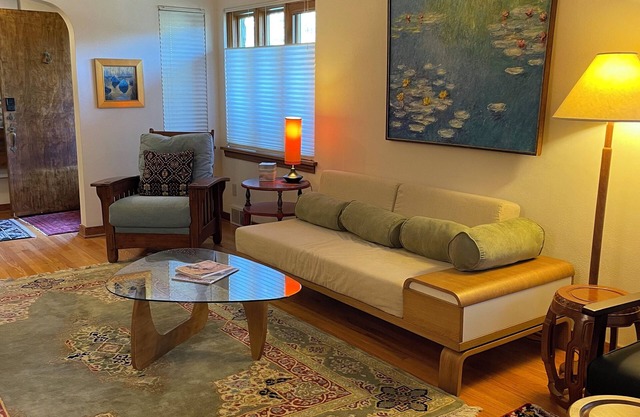 Historic 3bd/2ba home in State College-Walk everywhere WiFi “Lucky Rabbit Lodge”