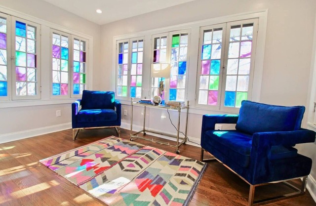 Historic 6-Bed Duplex | Streetcar | Walk to Whole Foods Loose Park UMKC