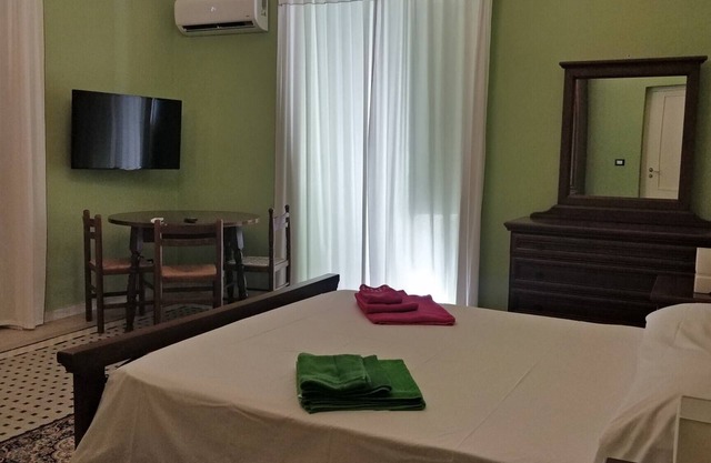 Historic center of Catana 450m from cathedral square, stores and market 200m away
