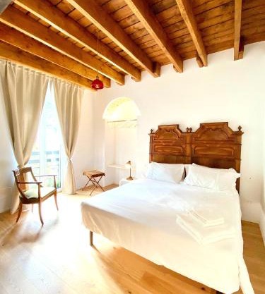 Historic Charm with Whirlpool - Motta Apartments