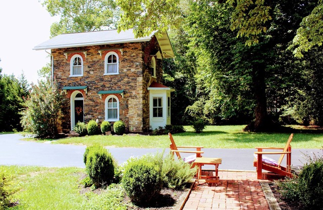 Historic Cottage in West Chester PA - Two miles from town.