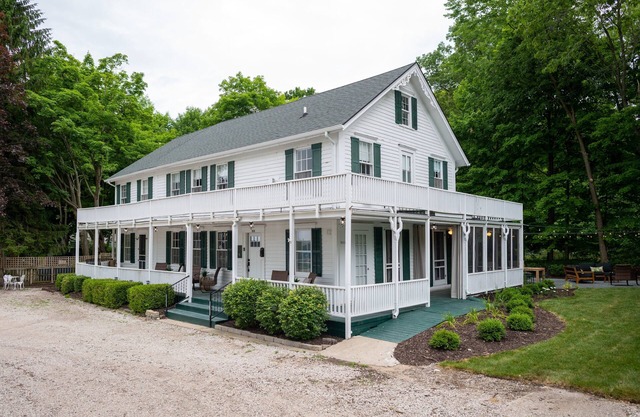 Historic Downtown Saugatuck Home - sleeps 12