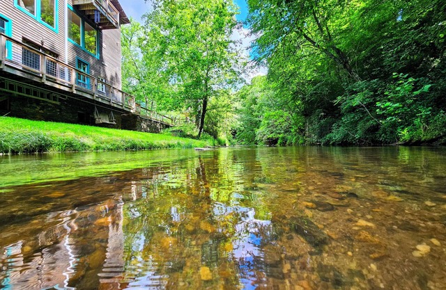Historic Epperly Mill on Dodd Creek-1 mile from Floyd with 1 acre serene setting