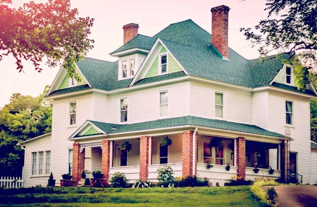 Historic Grain Cottage on Highland Cow Farm
