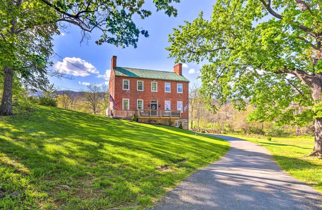 Historic 'Hammond House' w/Wine Country View!