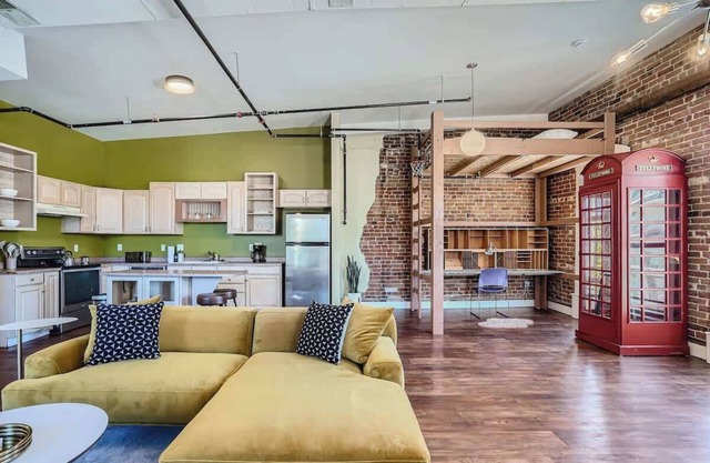 Historic Loft in Ballpark 30 Day Stay, Sleeps 4