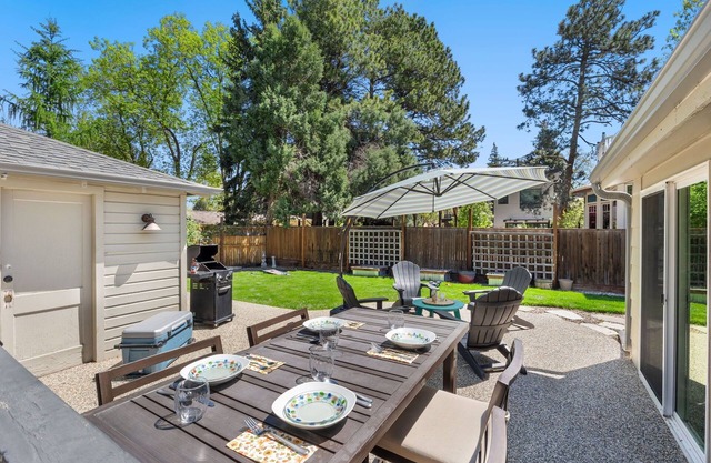 Historic Mountain Ave Bungalow - Walk Everywhere!