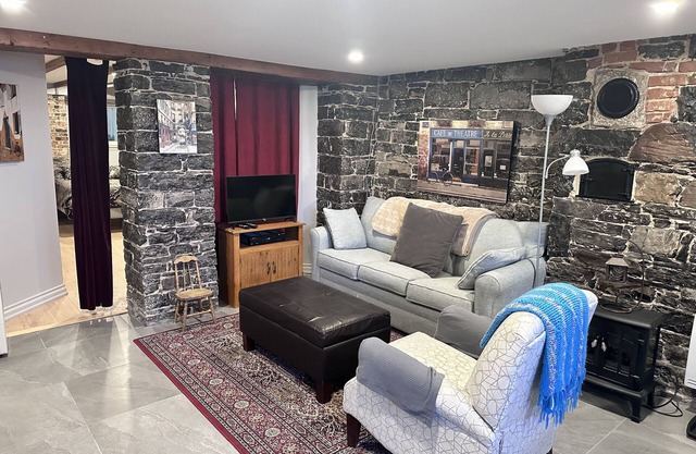 Historic Old Quebec City Condo, Comfortable and Quiet!