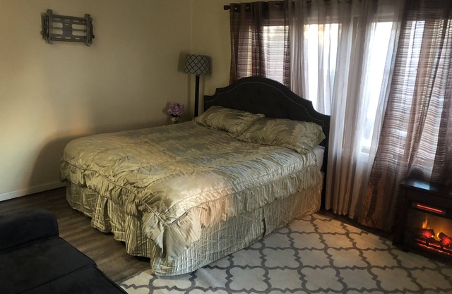 Historic & Quaint Room downtown Middletown, DE awaits you!