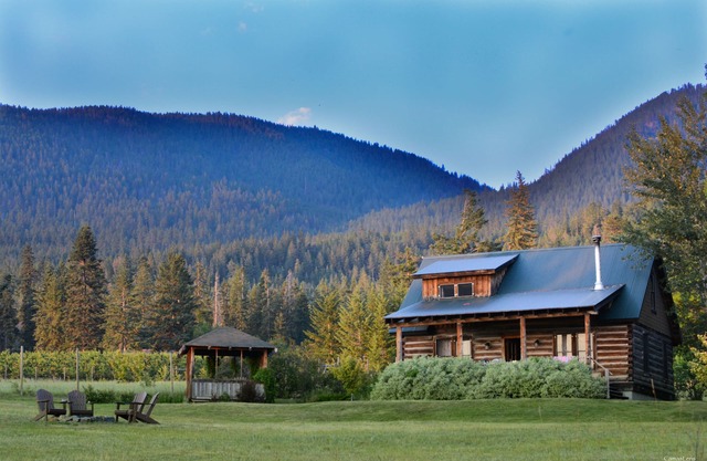 Historic Restored 1200 Sf Log Lodge Overlooking Flathead Lake