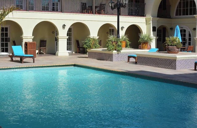 Historic Spanish Vibe | 4 Scenic Haven Close to Major Landmarks & Sights