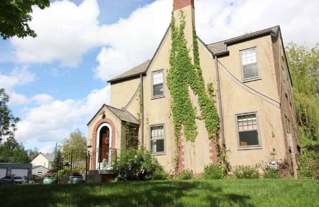 Historic Twin Tudors Inn KP1400 All Rooms (KP1400ALL)