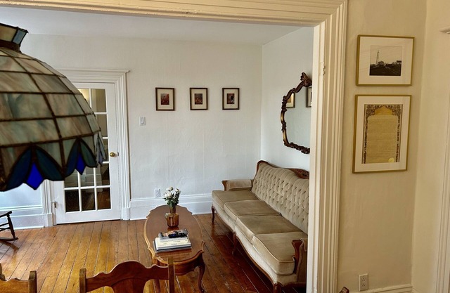 Historical Quebec House - Fully equiped 2 bedrooms, 3 beds house