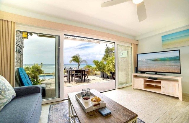 HN 105 OceanFront 1BD w Lanai AC Steps from Beach