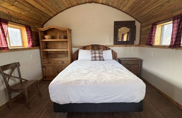 Hobbit Mountain Hideaway #2, Wolf Springs Ranch