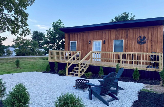 Hocking Hills Tiny Home - Pet Friendly Cabin!