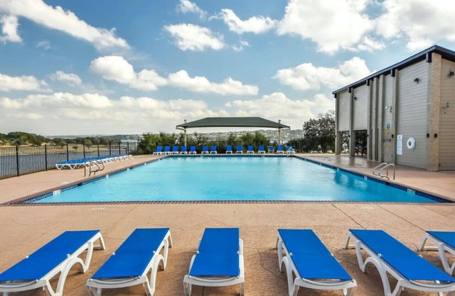 'Hogan Hideaway' Lake, Pool, Golf course, Gym!