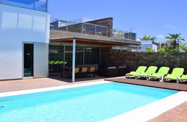 Holiday Accommodation "5-Bedroom Villa in Playa del Duque" with private pool