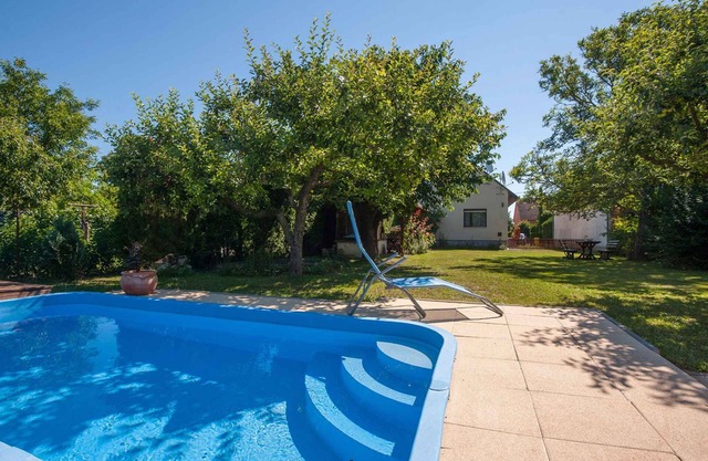 Holiday apartment mit Pool und Klimaanlage