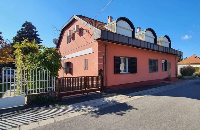 Holiday apartment with 4 bathrooms in city center