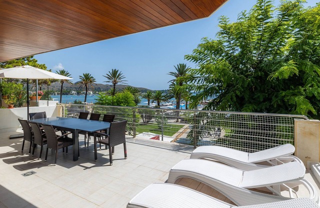 Holiday Apartment Olympo with Sea View, Mountain View, Wi-Fi & Terraces; Street Parking Available