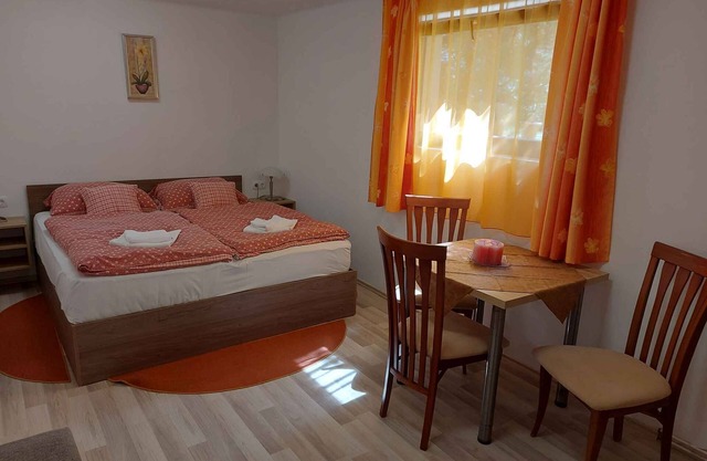 Holiday apartment with large garden and internet