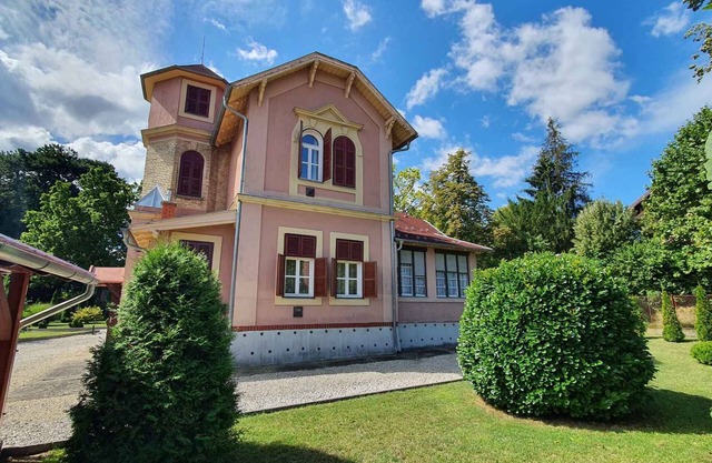 Holiday apartment with a beautiful garden and a large terrace