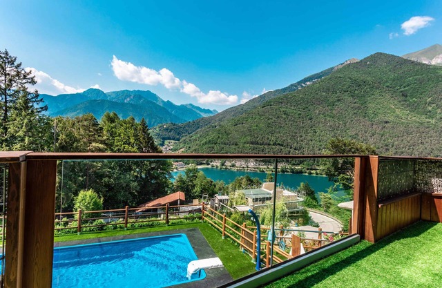 Holiday apartment with outdoor pool and grill