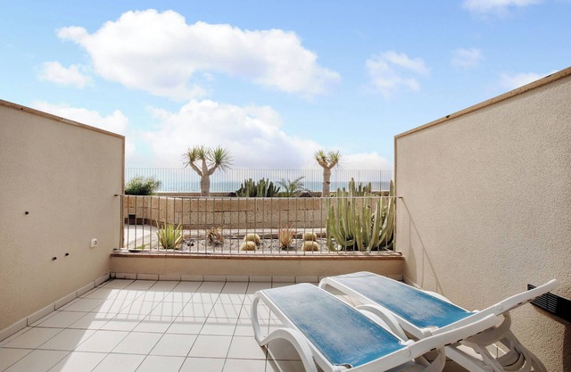 Holiday Apartment 'Casa Médano 6 By Médano Rentals' with Sea Views, Terrace and Wi-Fi
