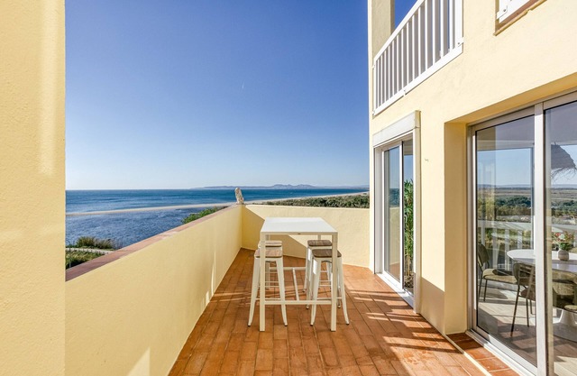 Holiday Apartment "Empuriavida" with Sea View, Private Terrace & Wi-Fi