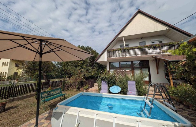 Holiday apartment with outdoor pool, terrace and Wi-Fi