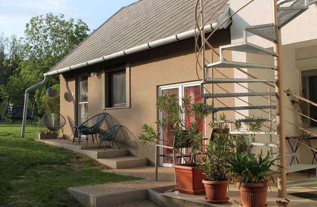 Holiday apartment with garden and access to the internet